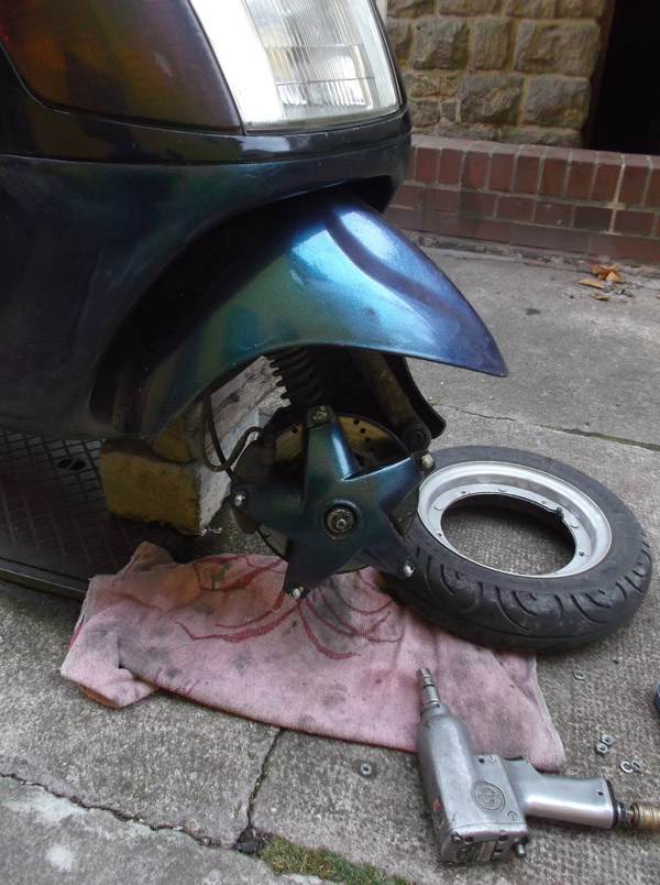 Stoßdämpferfederwechsel Piaggio