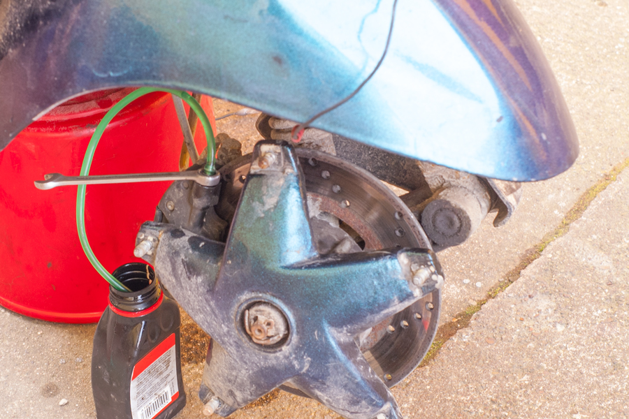 Bremsen mit Druckluft schnell und leicht entlueften