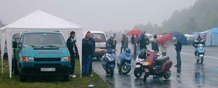 Platz an der Rennstrecke