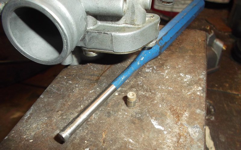 Schwimmerkammerventil bearbeiten