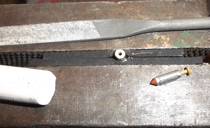 Schwimmerkammerventil bearbeiten