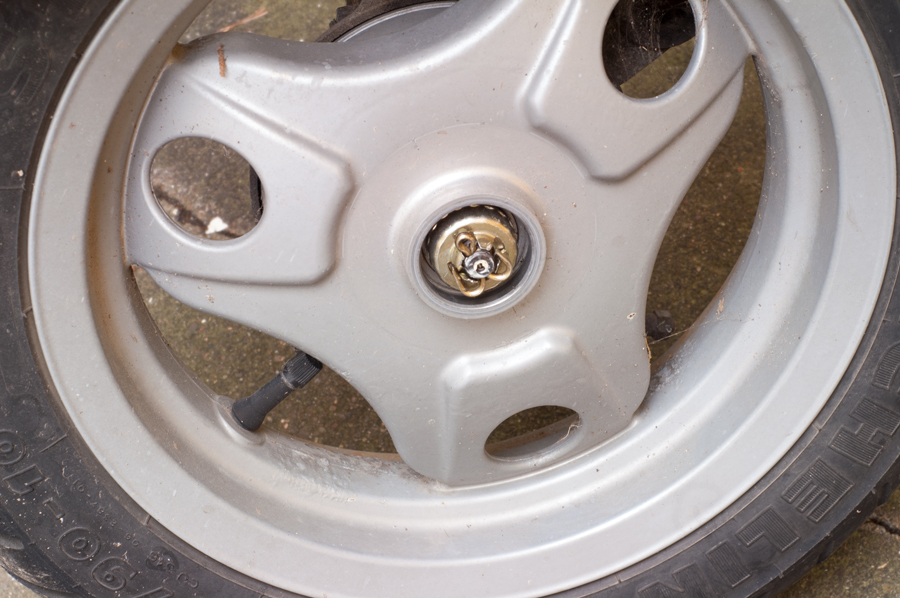 Piaggio Sfera NSL Vorderrad abbauen demonate Bremsen