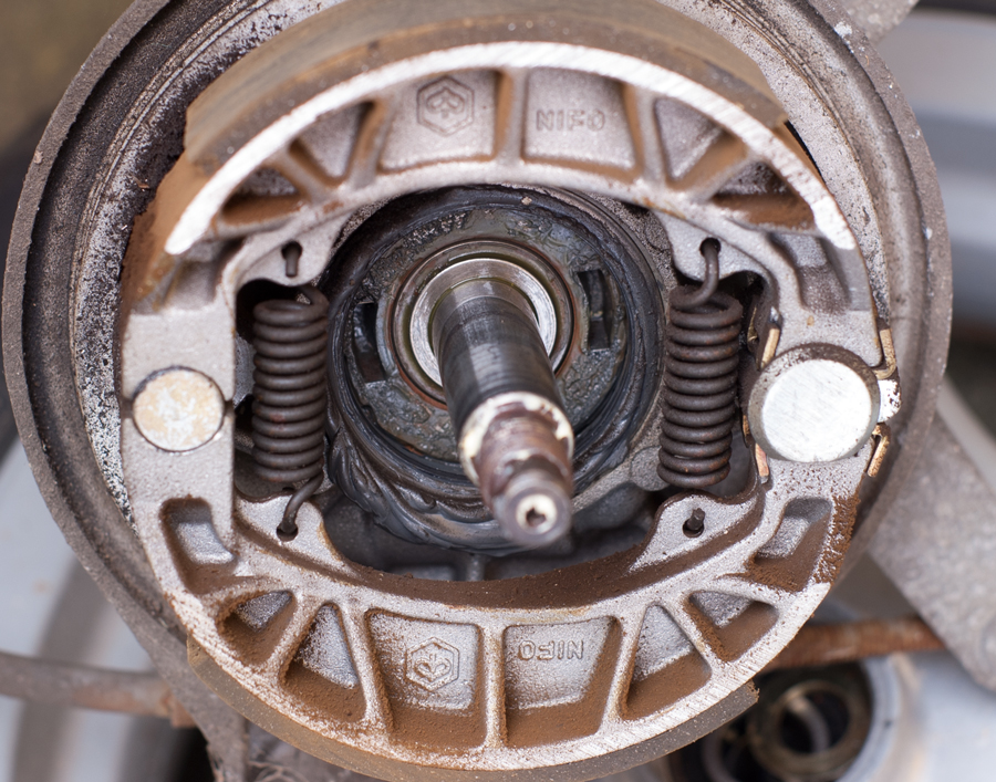 Piaggio Sfera NSL Vorderrad abbauen demonate Bremsen