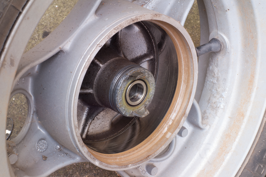 Piaggio Sfera NSL Vorderrad abbauen demonate Bremsen